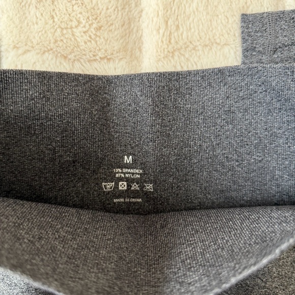 NVGTN Contour Seamless Leggings Black Speckled Size Medium - Picture 8 of 8